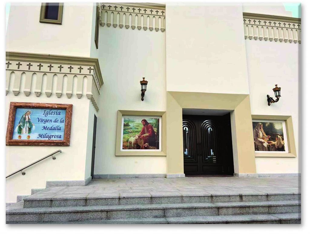 Murales Cerámicos en Iglesia Virgen Milagrosa de Panamá