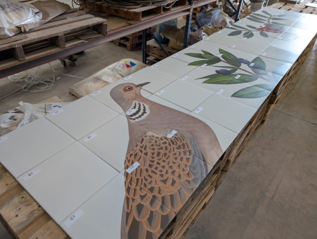 Control de calidad en fábrica y Etiquetado de las piezas del mural cerámico para una fácil colocación